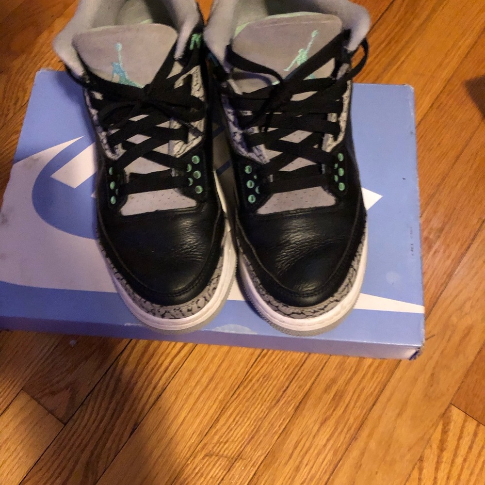 plz dm or read bio b4 purchasing size 8.5 Black and grey jordan 3s